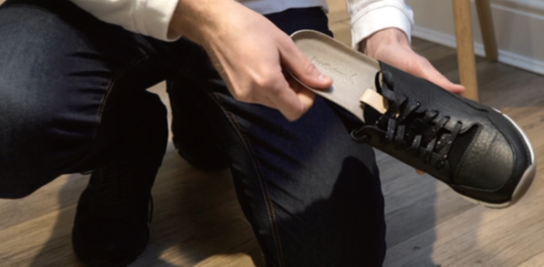 カスタムメイドインソール（オーダーメイドインソール）の効果とは？施術と併用するメリットと既製品との違い